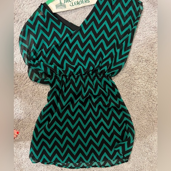 Buttons Green and Black zigzag mini dress. Size small - Picture 3 of 8